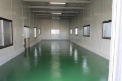 床：防塵塗装仕上げ　壁：ウレタンパネル素地　天井：折板裏素地表し