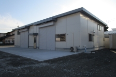 倉庫　5Ｈｘ10Ｋ＝50坪　軒高4ｍ　外壁：ウレタンパネル　屋根：折板・化粧破風廻し
