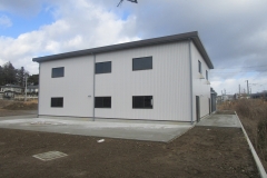 整備工場　7Ｈｘ8.5Ｋ＝59.5坪　軒高5.7ｍ　外壁：角波サイディング　屋根：折板・化粧破風廻し